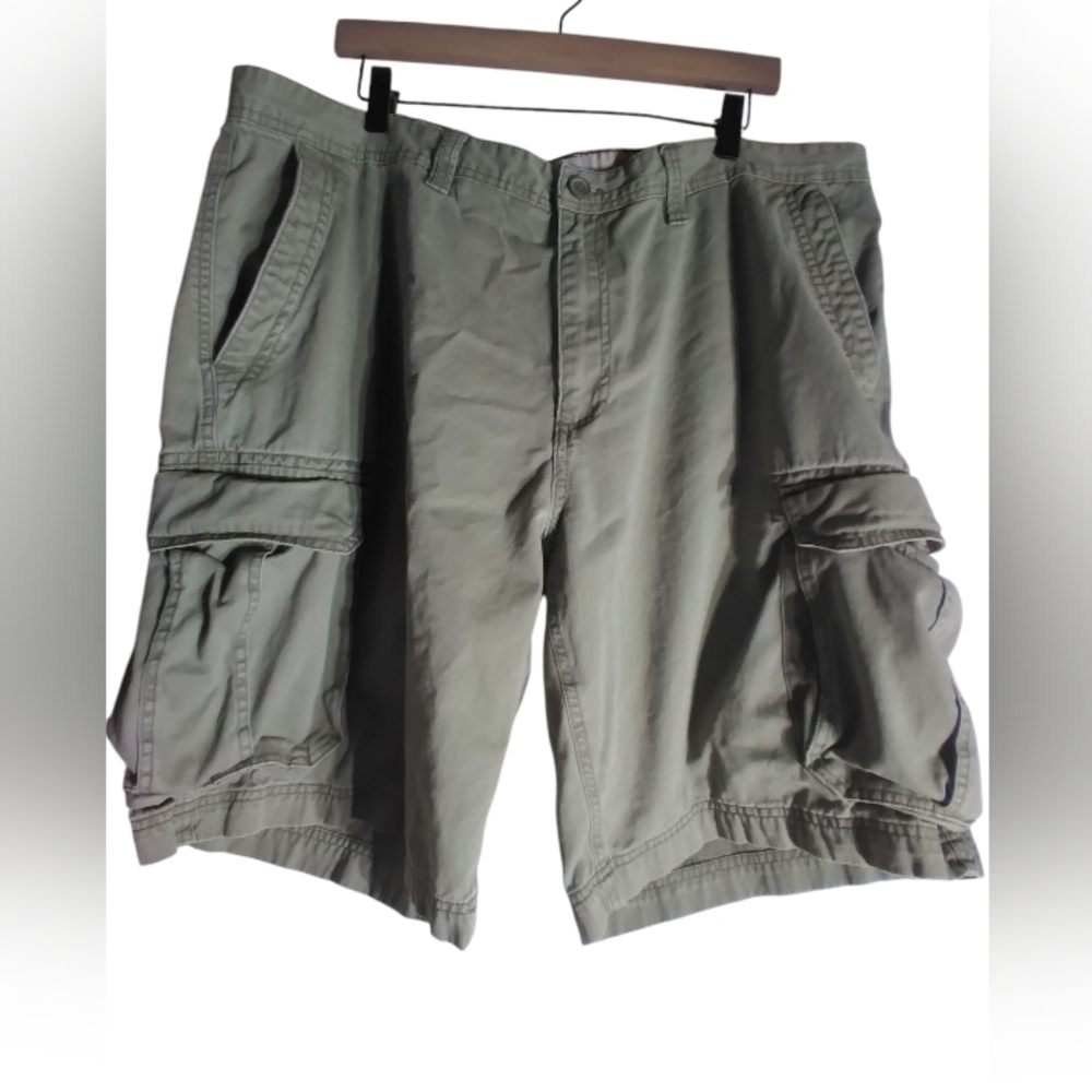 Sun River Men's Green Cargo Shorts Cotton Size 42 Hiking Outdoors Walking